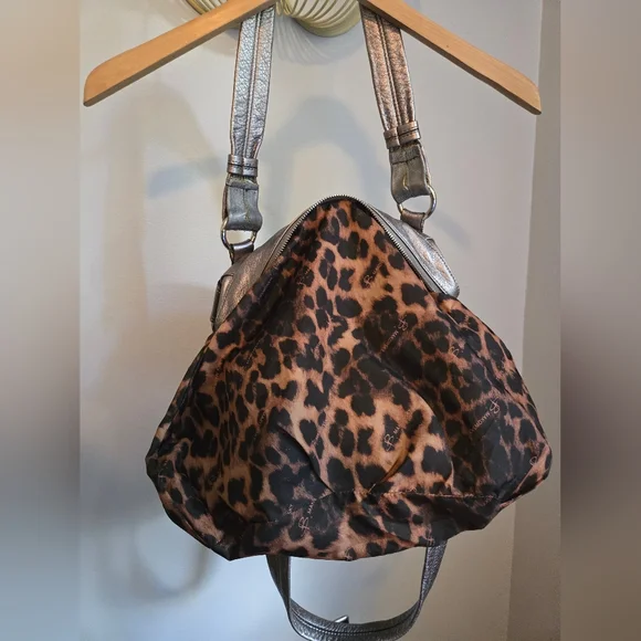 B. Makowsky Silver Shoulder Bag with Versatile Design - Picture 7 of 9